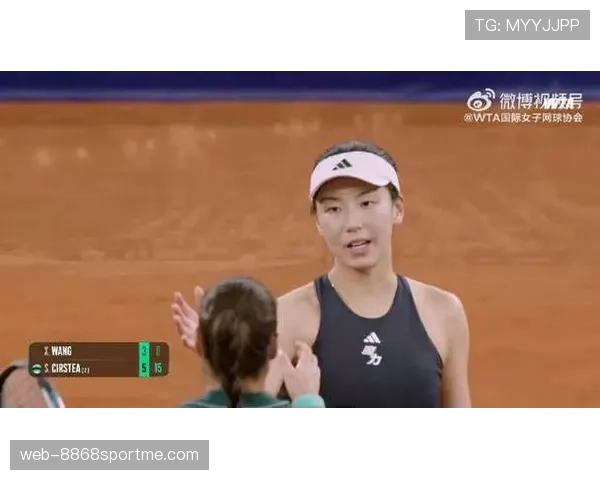 王欣瑜赛前啃汉堡，教练在场边急得直跺脚